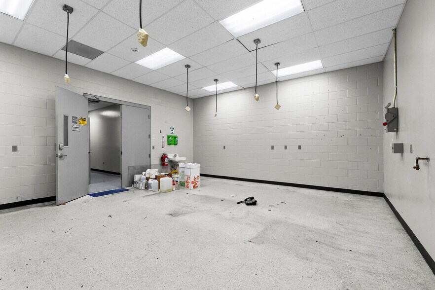 More Photos Of 7200 Highway 150, Greenville Office For Sale