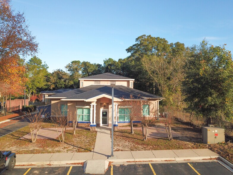 Primary Photo Of 4682 Airport Blvd, Mobile Medical For Sale