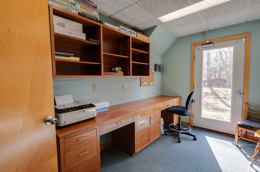 More Photos Of 154 Sturbridge Rd, Charlton Veterinarian Kennel For Lease