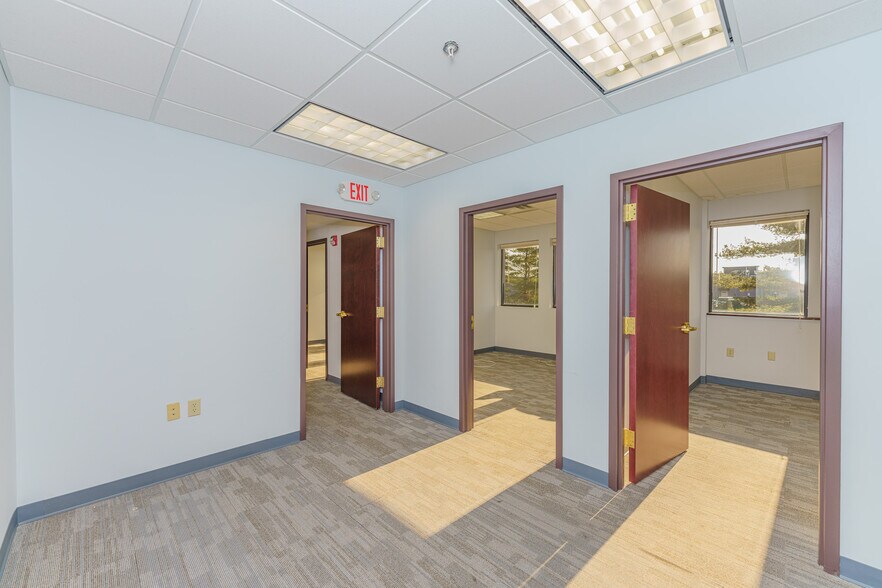 More Photos Of 10 Maxwell Dr, Clifton Park Medical For Lease