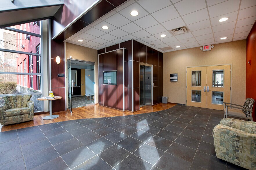 More Photos Of 51 Park West Blvd, Akron Medical For Lease
