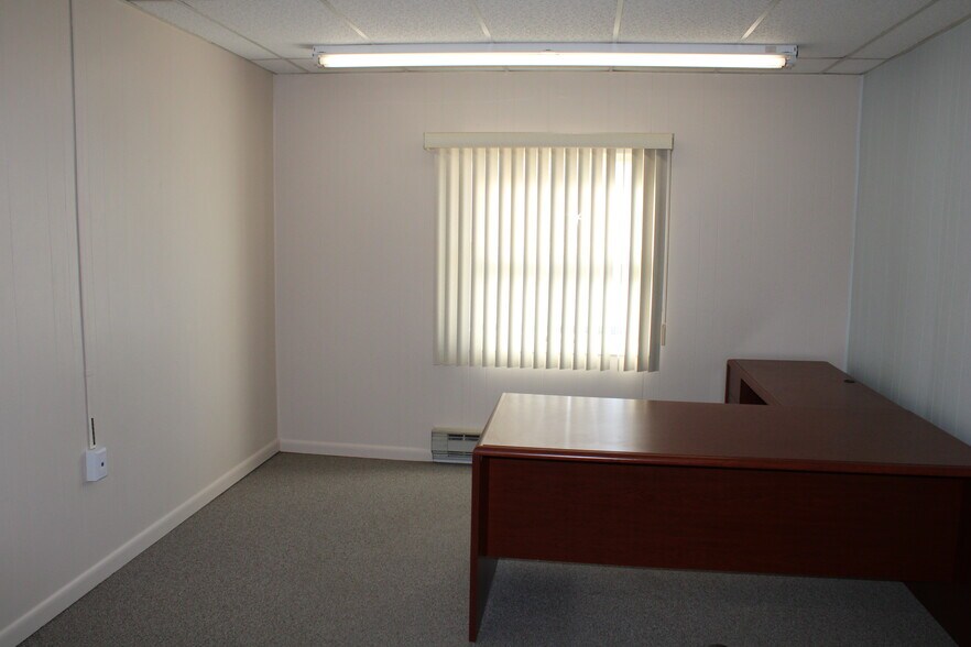 More Photos Of 210 1st St SW, Clarion Office For Sale
