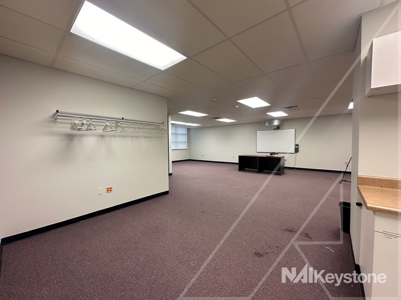 More Photos Of 2433 Morgantown Rd, Reading Office For Lease