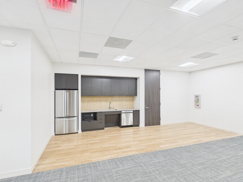 More Photos Of 2301 E Lamar Blvd, Arlington Unknown For Lease