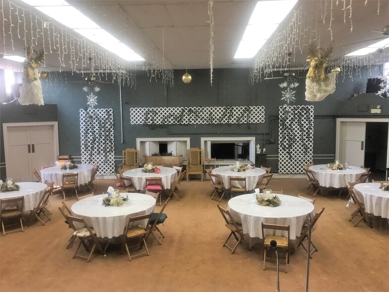 More Photos Of 329 E Moody Ave, New Castle Religious Facility For Sale