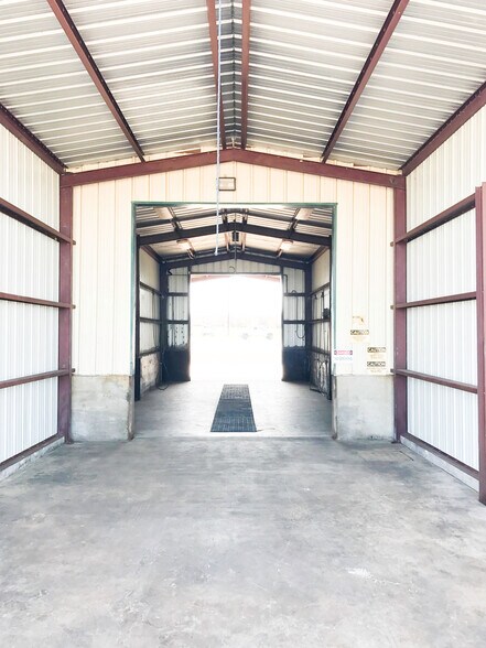 More Photos Of 4515 Smith Rd, Von Ormy Truck Terminal For Lease