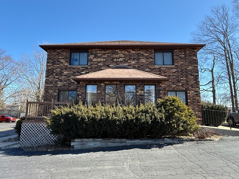 More Photos Of 126 W Maple Ave, Mundelein Apartments For Sale