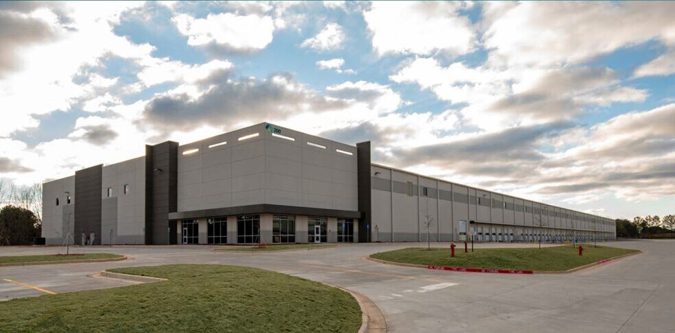 More Photos Of 200 Declaration Dr, McDonough Distribution For Lease