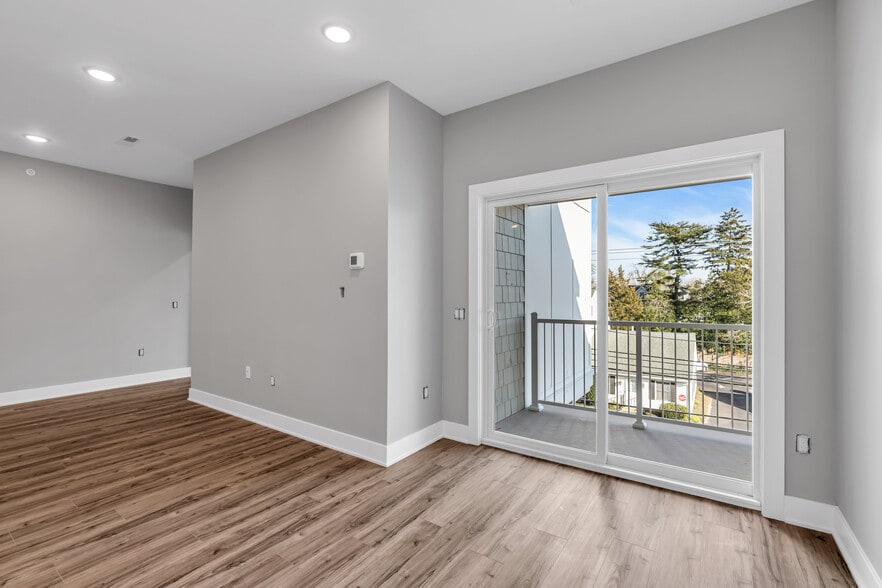 More Photos Of 33 Union Ave, Manasquan Apartments For Sale