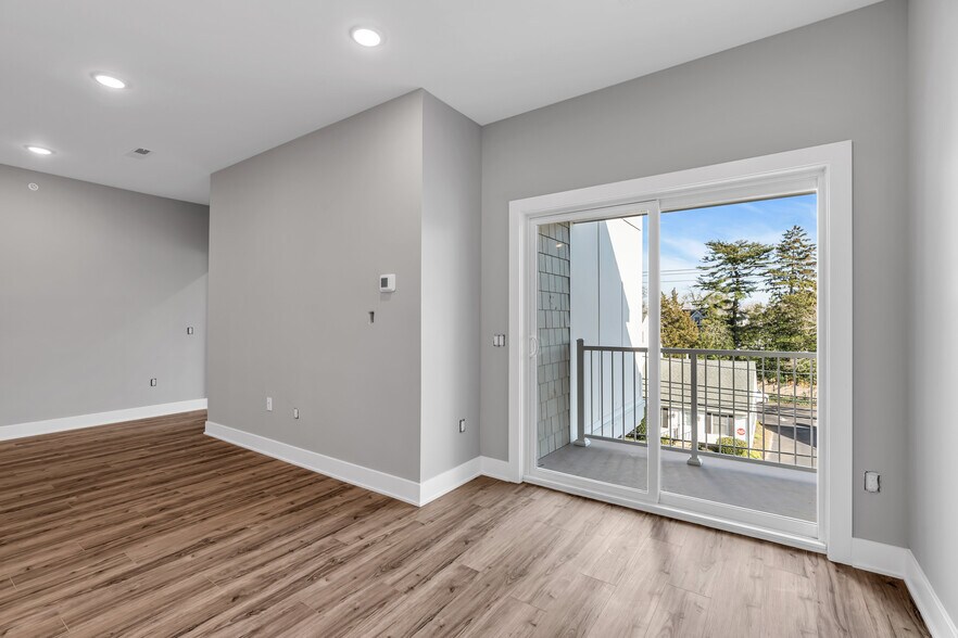 More Photos Of 33 Union Ave, Manasquan Apartments For Sale