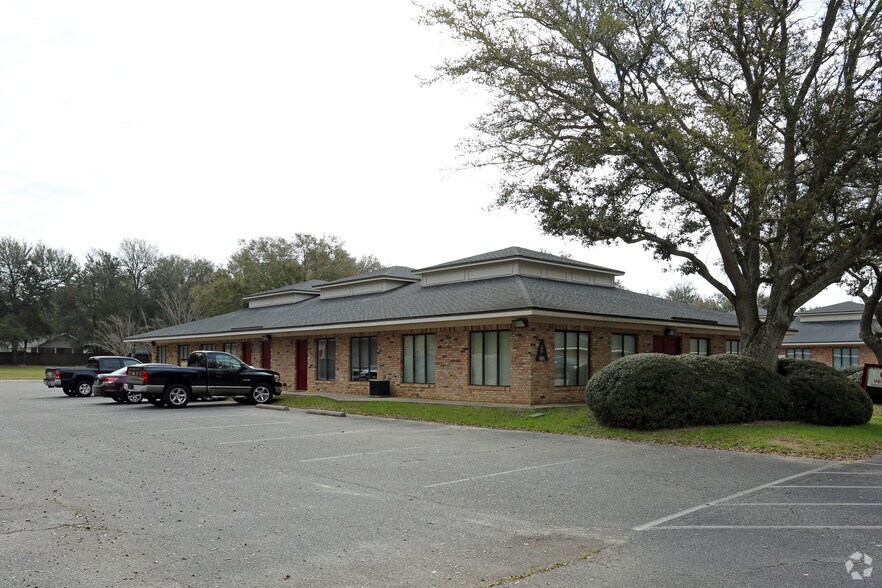 More Photos Of 6706 N 9th Ave, Pensacola Medical For Lease