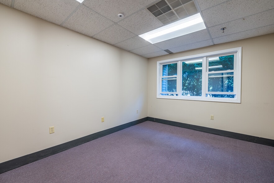 More Photos Of 1538 Turnpike St, North Andover Medical For Sale