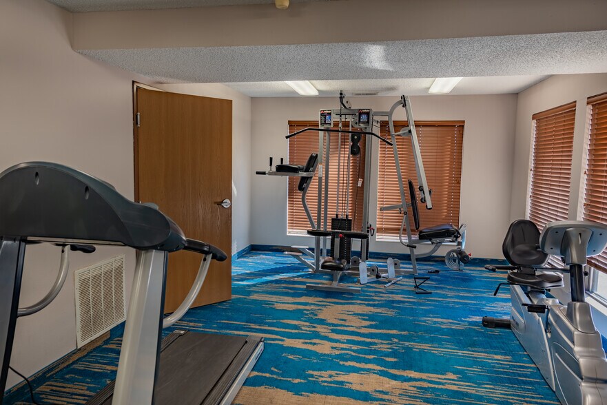 More Photos Of 730 E Jennifer Ln, Sidney Hotel For Sale