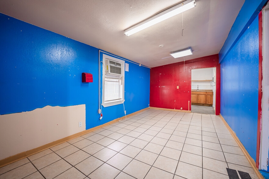 More Photos Of 7036 US Highway 87, San Antonio General Retail For Lease