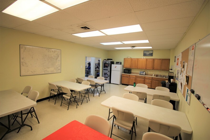 More Photos Of 7300 N Crescent Blvd, Pennsauken Unknown For Lease
