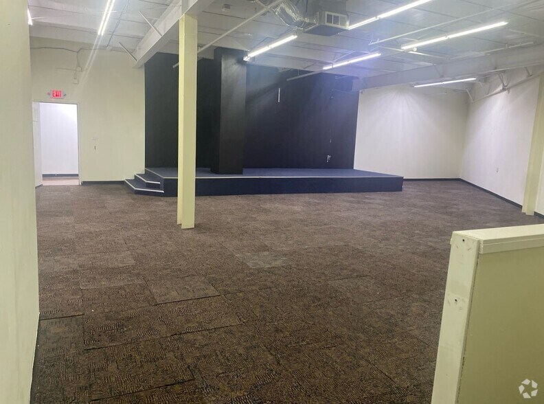 More Photos Of 2640 Old Denton Rd, Carrollton Storefront For Lease