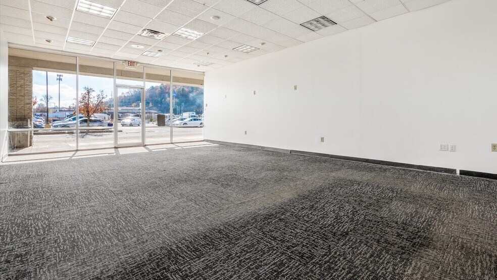 More Photos Of 61600-61690 Southgate Rd, Cambridge Unknown For Lease