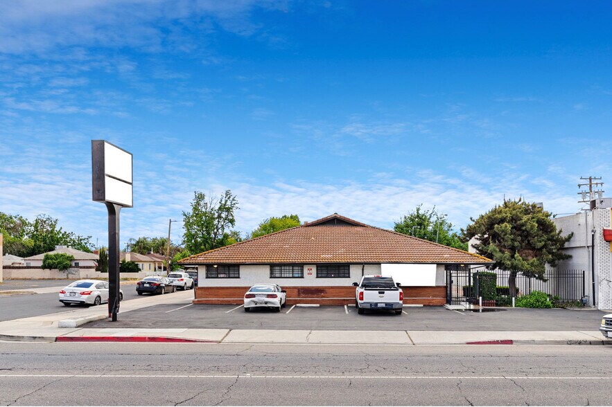 More Photos Of 2632-2640 N Blackstone Ave, Fresno Office Residential For Lease