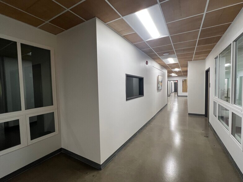 More Photos Of 1508 Nw Vivion Rd, Kansas City Coworking Space