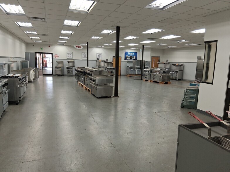 More Photos Of 800 S Morrison Ave, Collinsville Warehouse For Sale