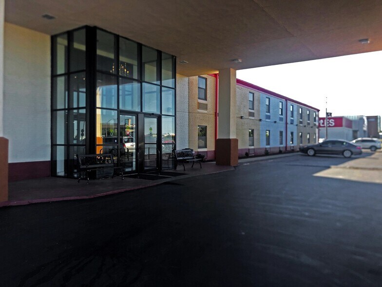 More Photos Of 3501 W Broadway Blvd, Sedalia Hotel For Sale