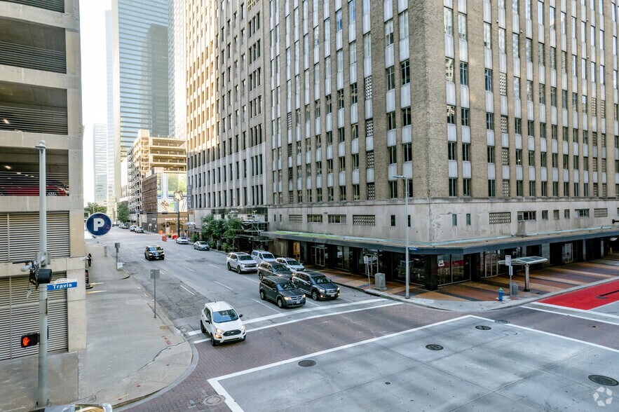 More Photos Of 914 Main St, Houston Apartments For Lease