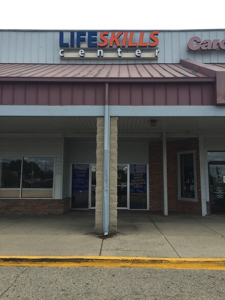 More Photos Of 415-659 S Breiel Blvd, Middletown Storefront For Lease