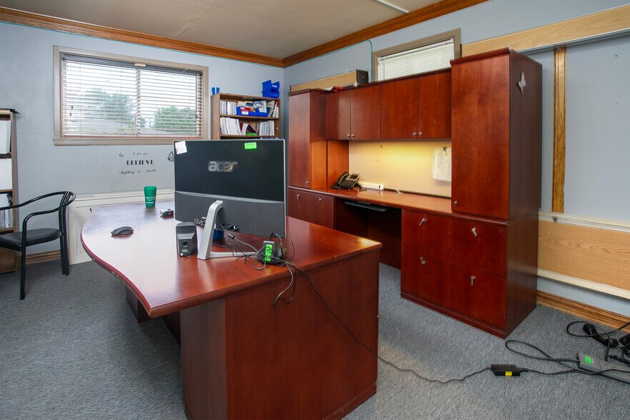 More Photos Of 707 N Waldrip St, Grand Saline Hospital For Lease