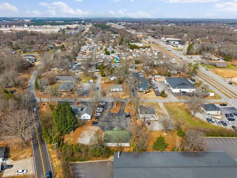 More Photos Of 107 Hillcrest Ave, Simpsonville Office For Sale