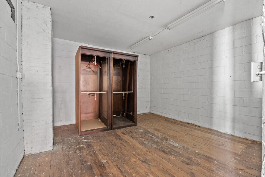 More Photos Of 1850 Church St, Appomattox Bar For Sale