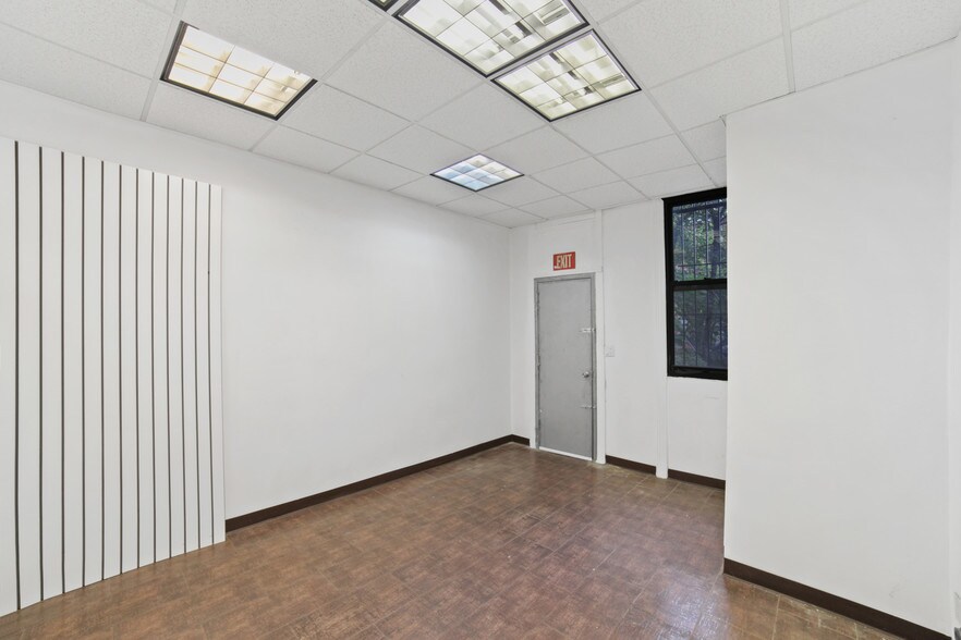 More Photos Of 685 Manhattan Ave, Brooklyn Storefront Retail Residential For Lease