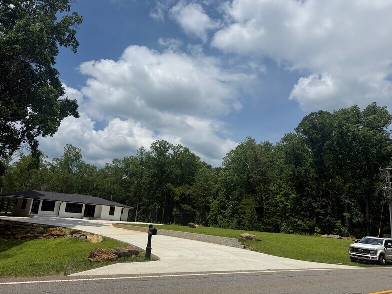 More Photos Of 2521 Reinhardt College Pky, Canton Office For Sale