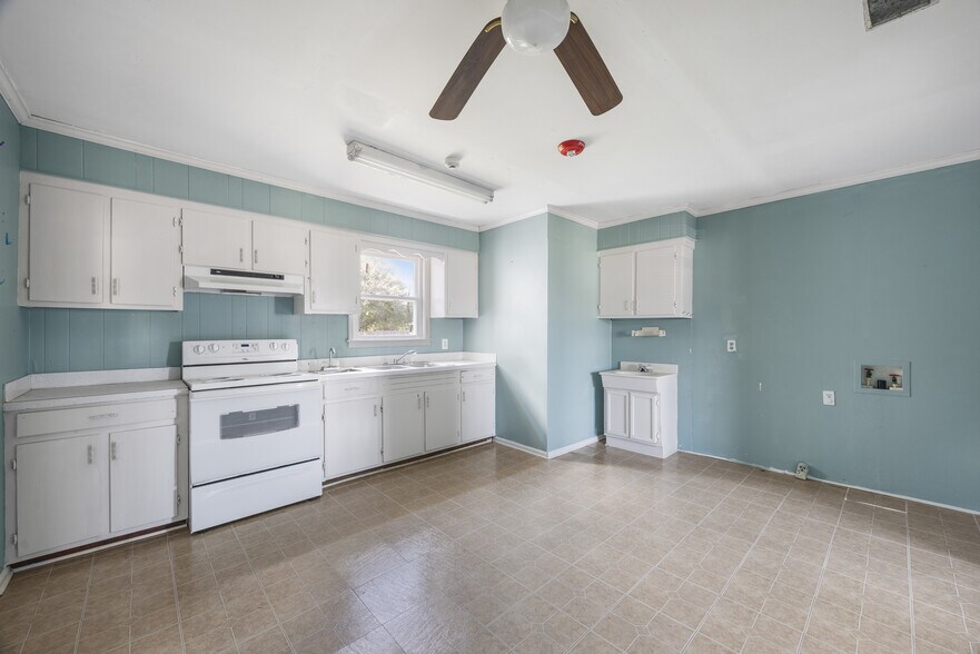More Photos Of 109 Lisa Dr, Lexington Daycare Center For Sale