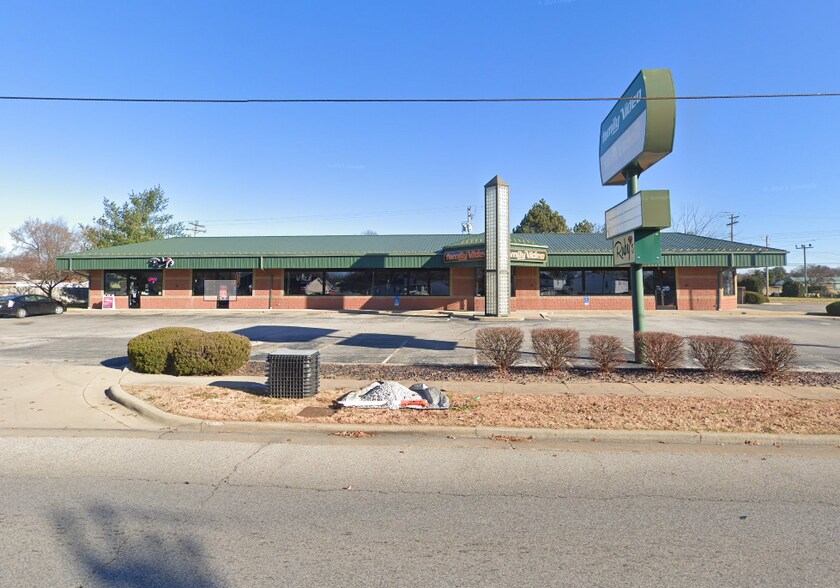 More Photos Of 895 E Edwardsville Rd, Wood River Freestanding For Lease
