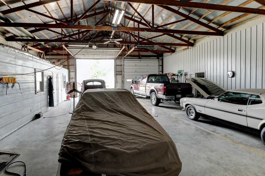 More Photos Of 206 & 208 S Meridian St, Washington Office For Sale