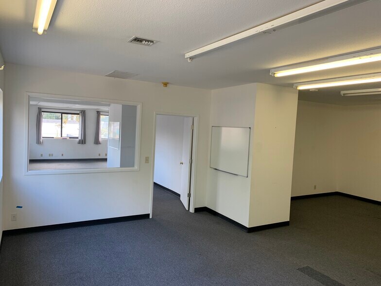 More Photos Of 2518-2524 NE Broadway St, Portland Office For Lease