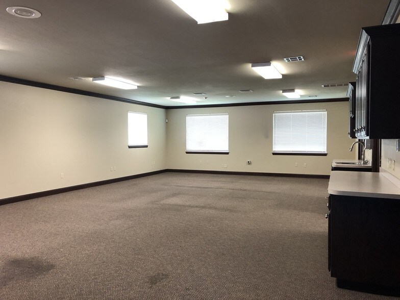 More Photos Of 1717 W 33rd St, Edmond Medical For Sale