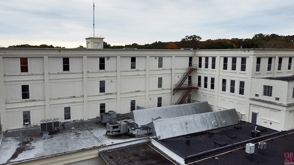 More Photos Of 12 Bridge St, Deep River Light Manufacturing For Sale