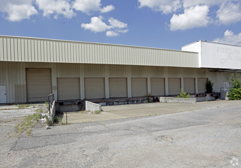 More Photos Of 3120-3130 Lamar Ave, Memphis Warehouse For Sale