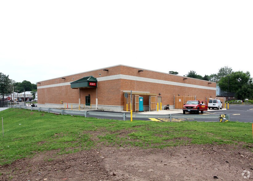 More Photos Of 311 E Main St, Middletown Drugstore For Lease