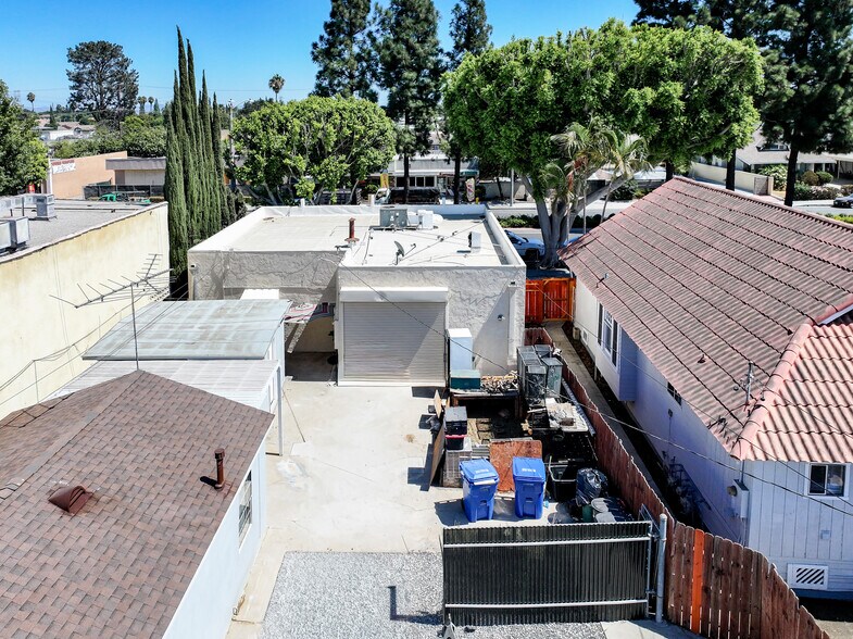 More Photos Of 15323 Paramount Blvd, Paramount General Retail For Sale