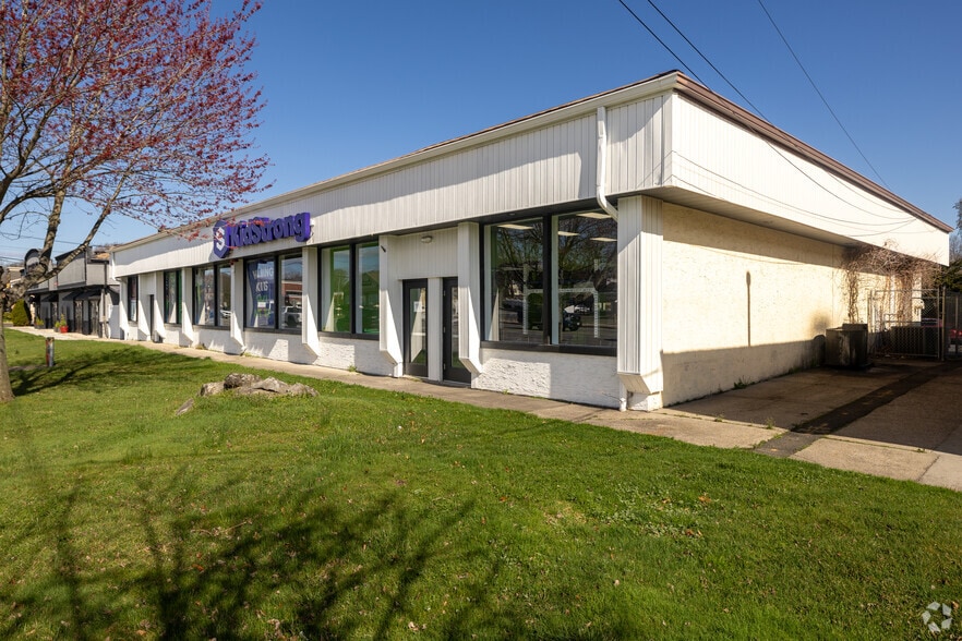Primary Photo Of 2807 Middle Country Rd, Lake Grove Freestanding For Lease