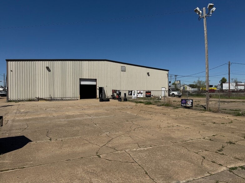More Photos Of 2058-2060 E Texas St, Bossier City Freestanding For Lease
