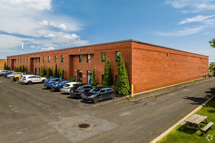 Primary Photo Of 3325 1re Rue, Longueuil Manufacturing For Lease