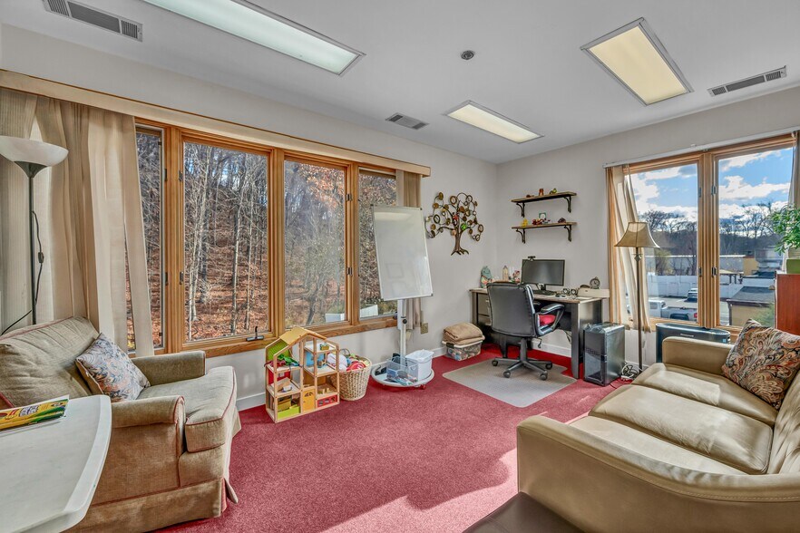 More Photos Of 898 Ethan Allen Hwy, Ridgefield Medical For Sale