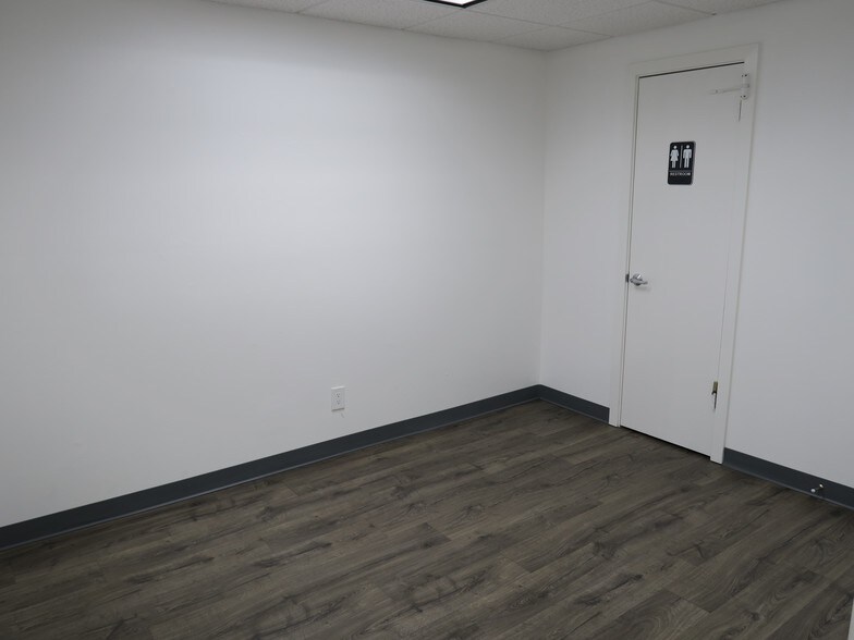 More Photos Of 5930 Star Ln, Houston General Retail For Lease