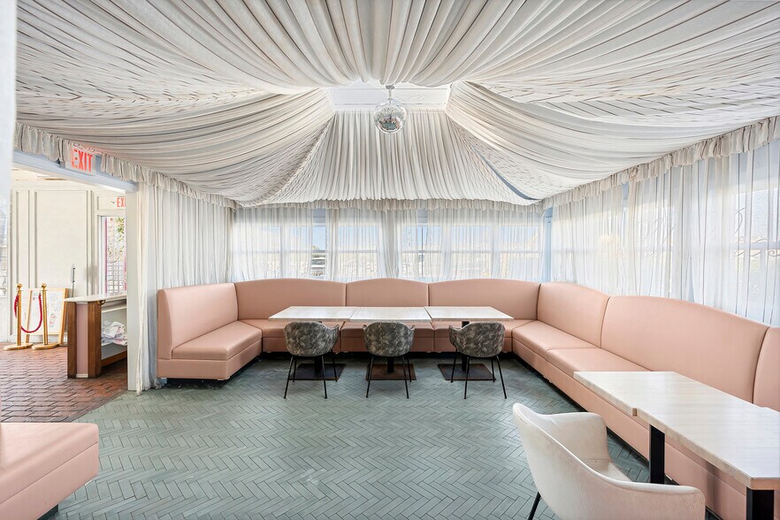 More Photos Of 4 S Elmwood Ave, Montauk Restaurant For Sale