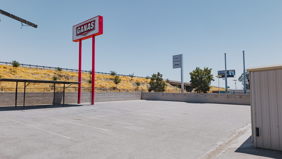 More Photos Of 4608 Rudnick Ct, Bakersfield Auto Dealership For Lease