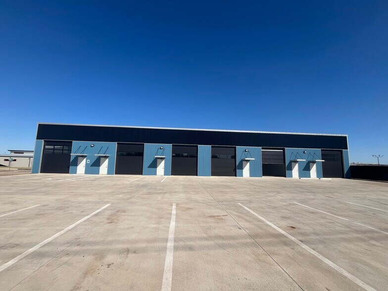 More Photos Of 12432 Road Runner Ln, Oklahoma City Warehouse For Lease