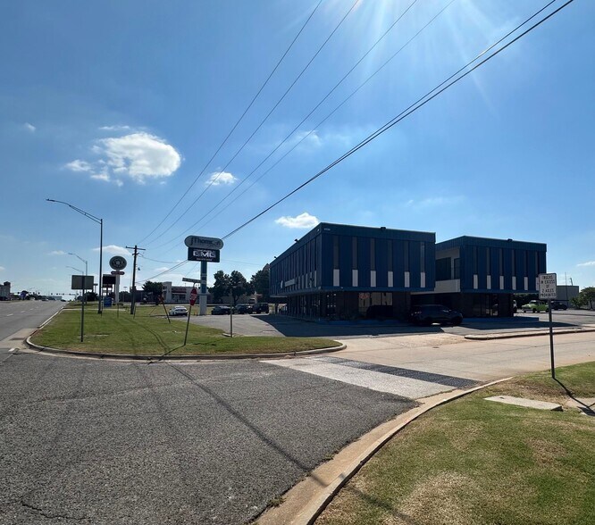 More Photos Of 5770 NW Expressway St, Oklahoma City Office For Lease